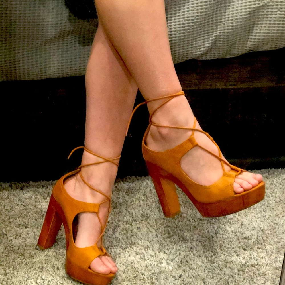 Olivia Miller brown heel